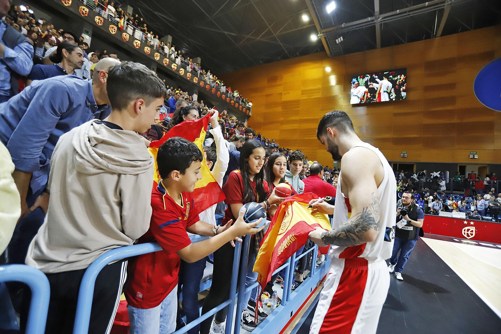 Imágenes de la celebración de la selección Española de baloncesto por certificar su pase con una victoria ante Paises Bajos Imágenes de la celebración de la selección Española de baloncesto por certificar su pase con una victoria ante Paises Bajos