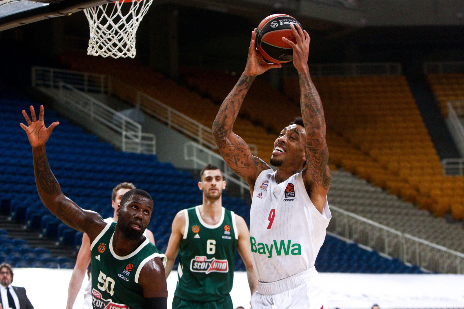 Malcolm Thomas, en un partido con el Bayern en el OAKA.