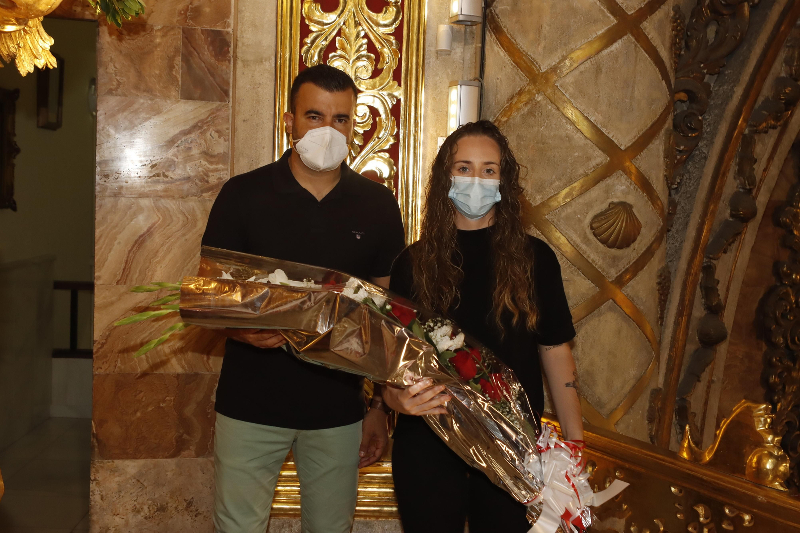 Ofrenda floral a la Virgen del Mar de la UD Almería por la temporada 2020-201