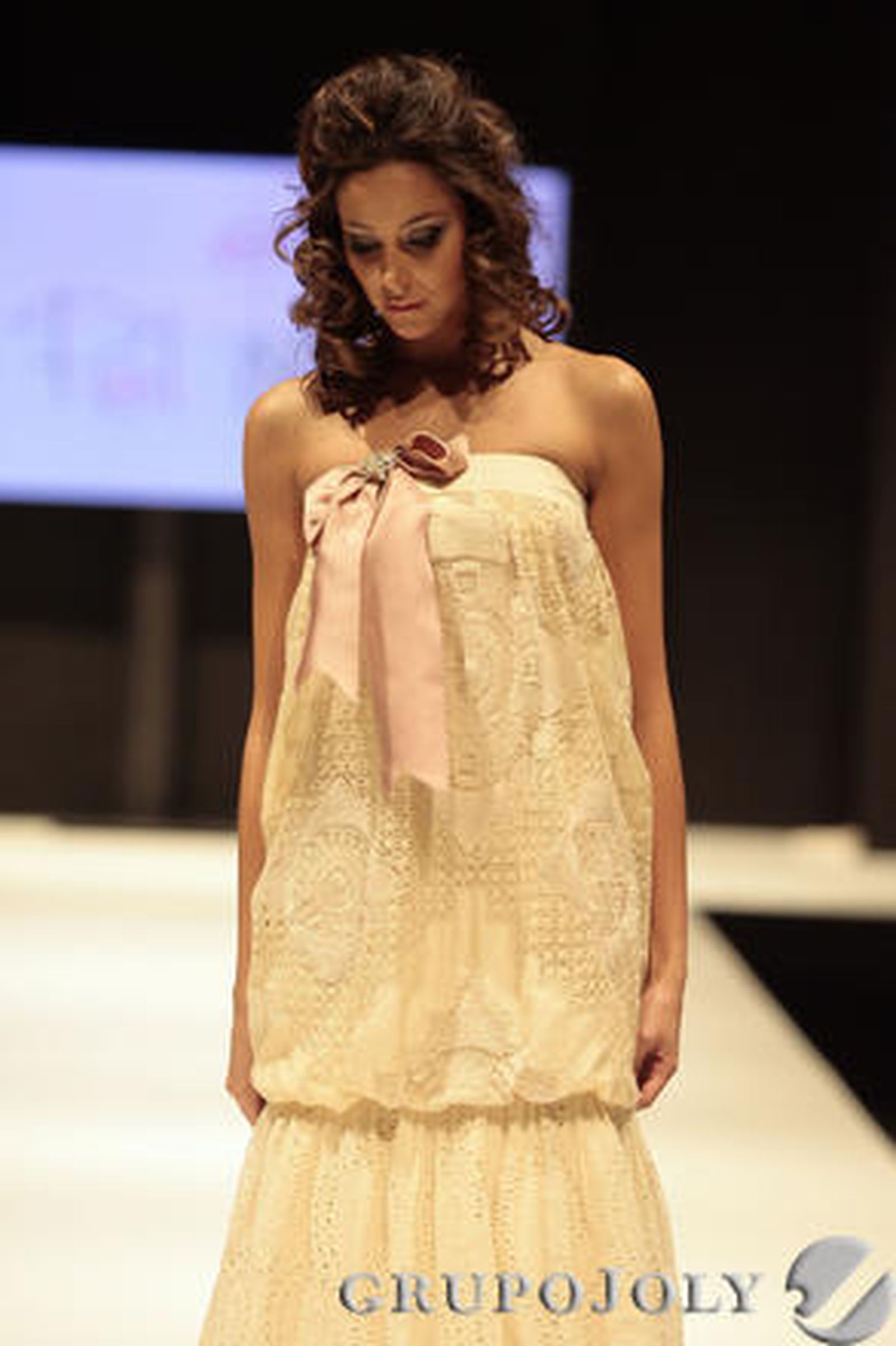 Desfile de Pol Núñez en 'Sevilla de Boda'.

Foto:Juan Carlos Muñoz