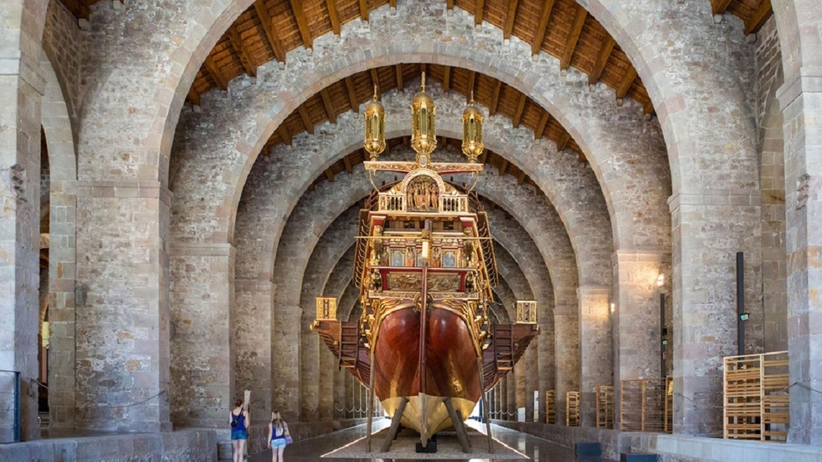 Uno de los navíos históricos expuestos en las Atarazanas de Barcelona.