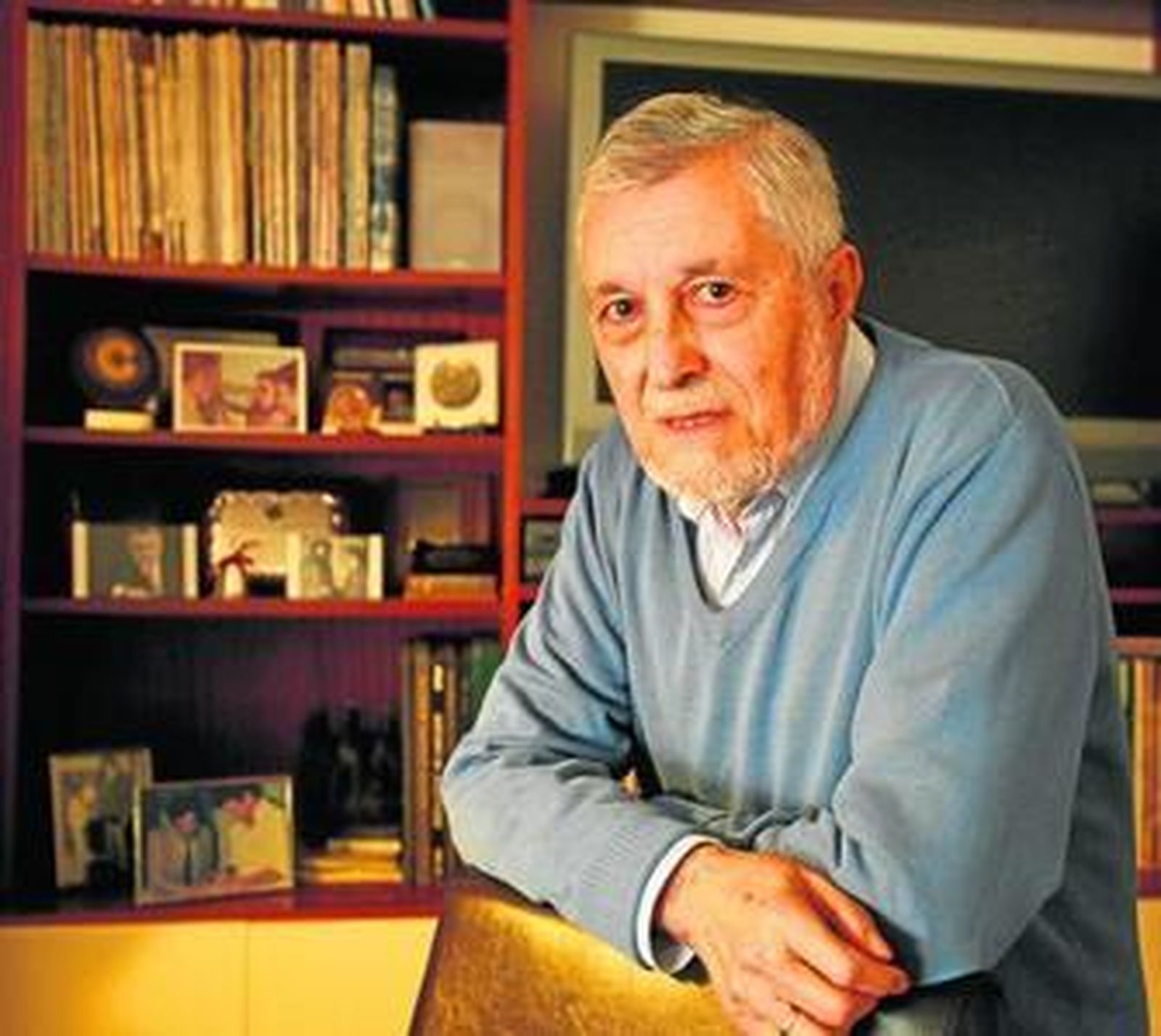 Paco Casado, en la casa del Polígono San Pablo donde vive desde 1969.