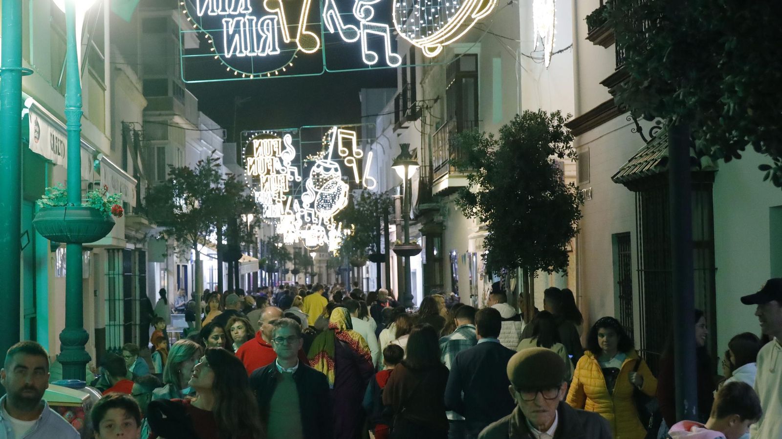 Calles repletas de gente. Calles repletas de gente.