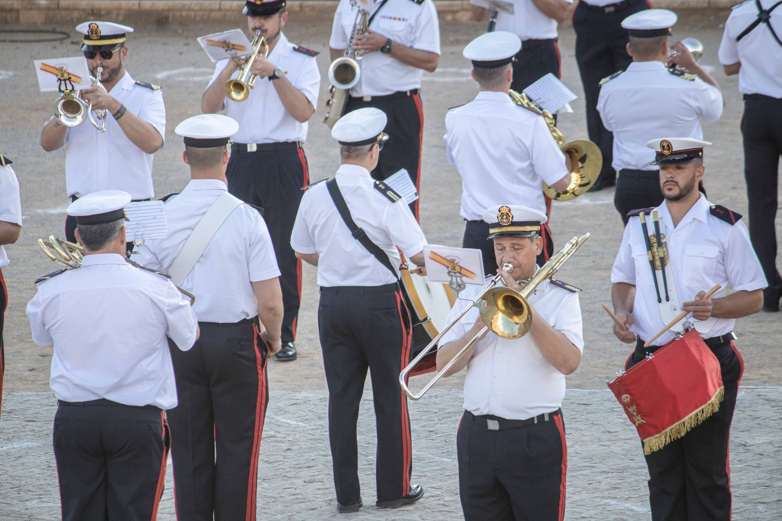 Las bandas de música se lucen antes del Día de las Fuerzas Armadas en Granada