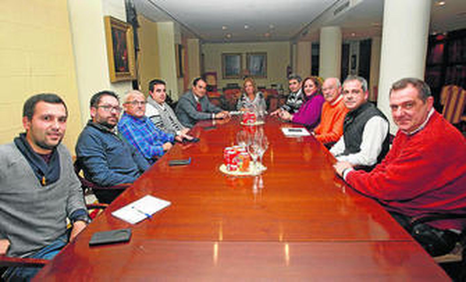 El jurado del premio, reunido en la hemeroteca de 'Diario de Cádiz'.