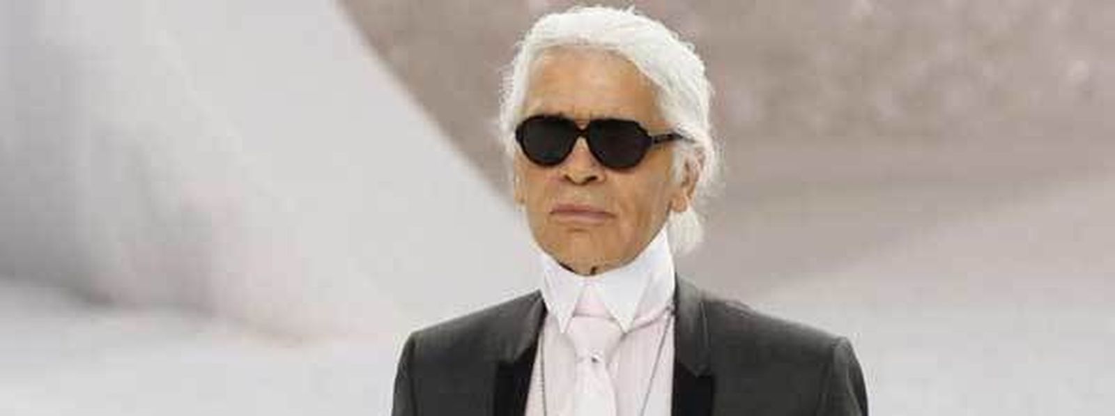 Escena del videoclip en la que sale Karl Lagerfield.