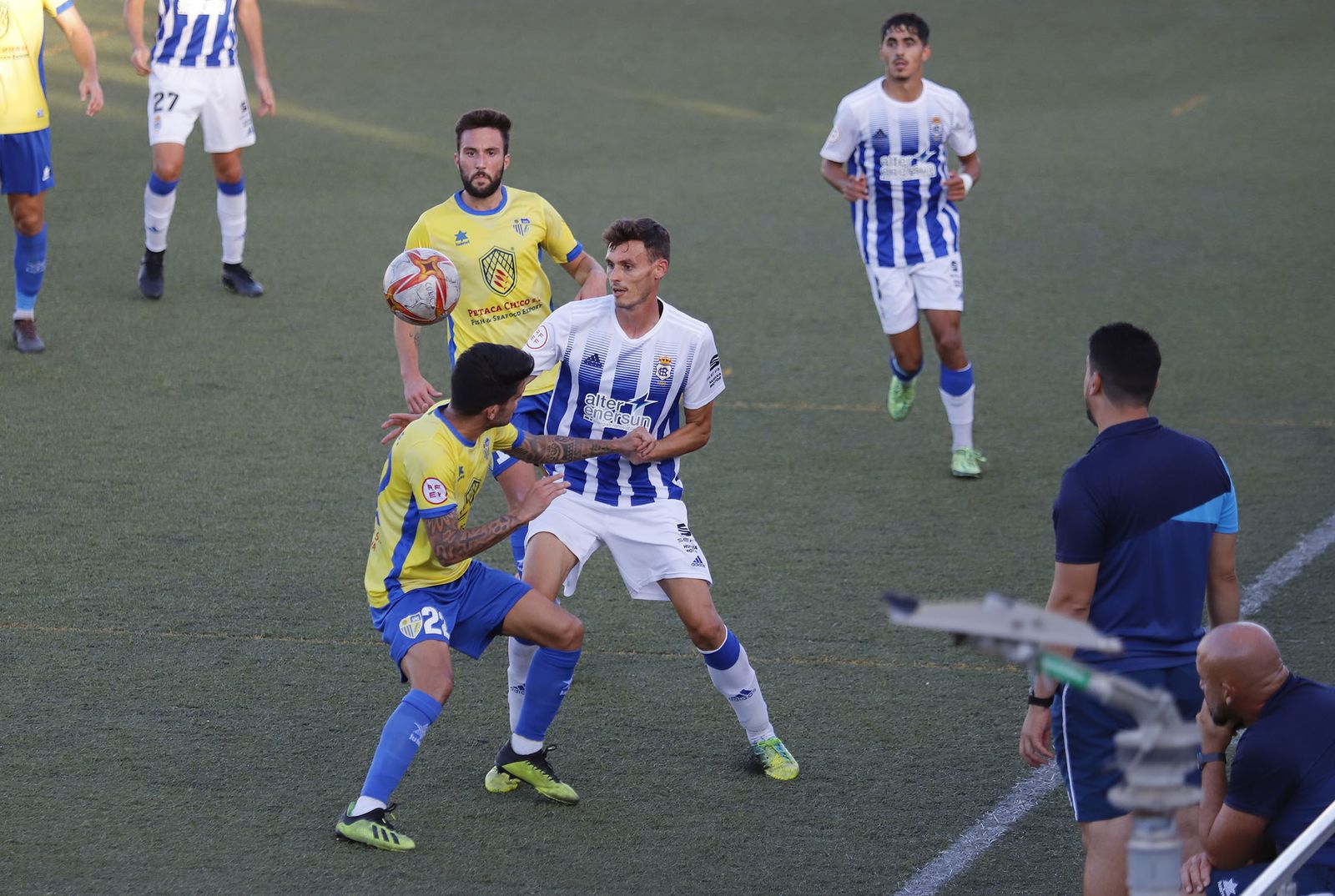 Imágenes del encuentro entre el Conil y el Recreativo de Huelva