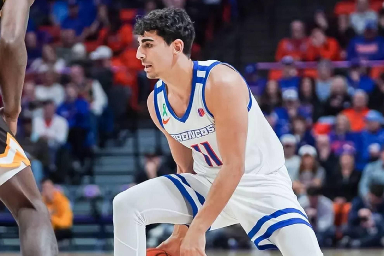 Álvaro Cárdenas en acción en un partido