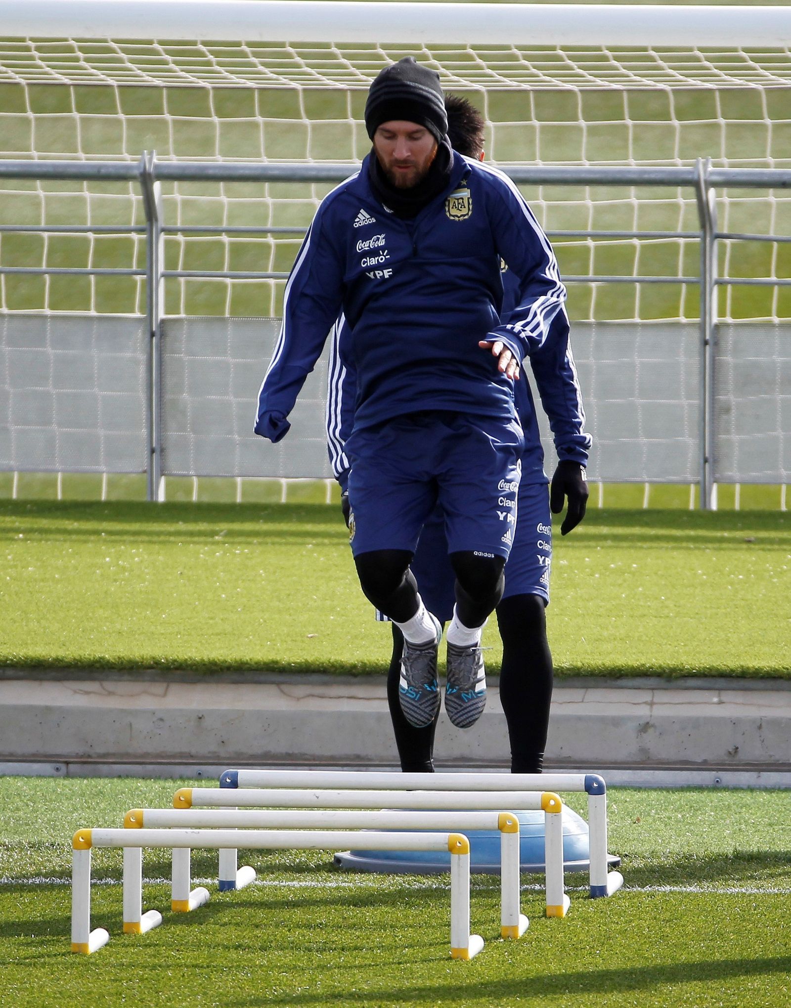 Messi, en el entrenamiento de ayer en la ciudad deportiva de Valdebebas.
