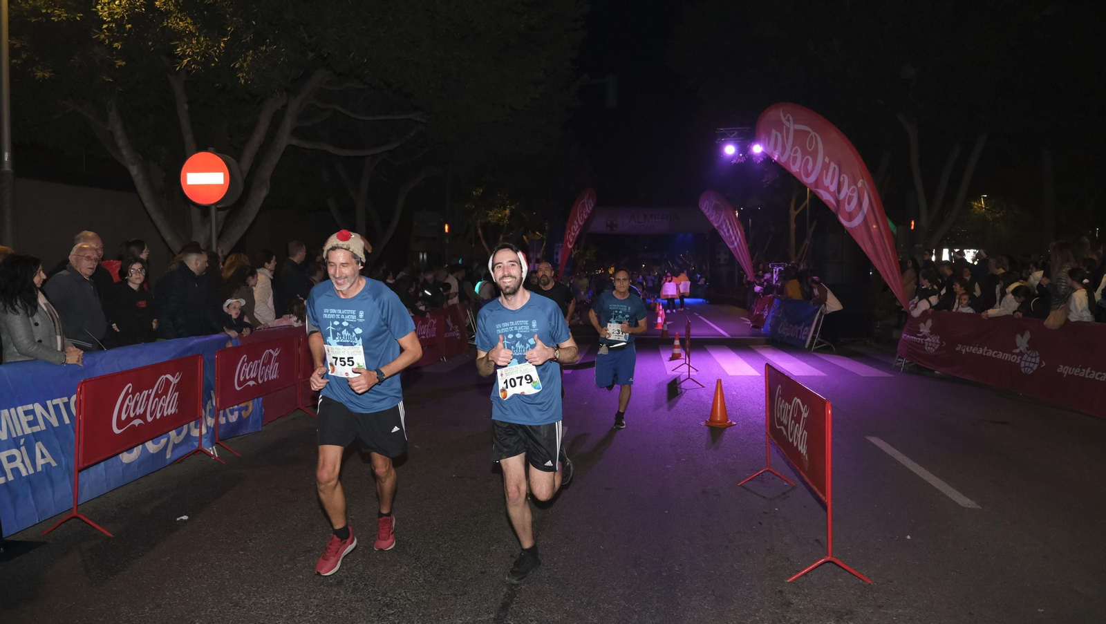 Imágenes de la XIV edición de la San Silvestre de Almería