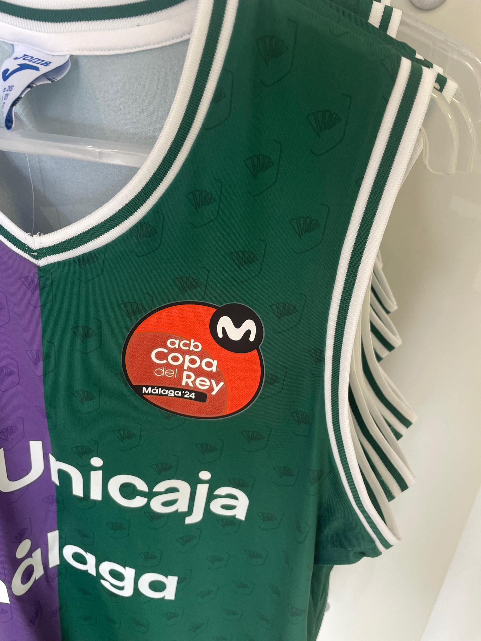 La camiseta, en la tienda del Unicaja La camiseta, en la tienda del Unicaja