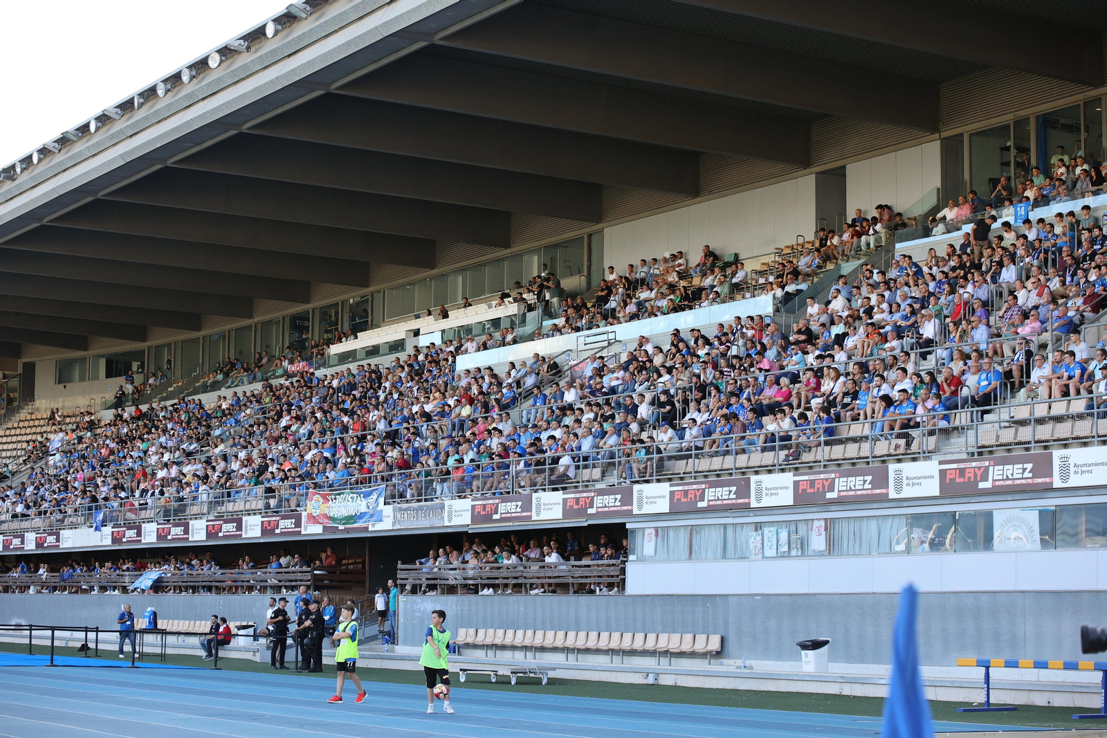 Búscate en el partido entre el Xerez DFC y Ceuta B en Chapín