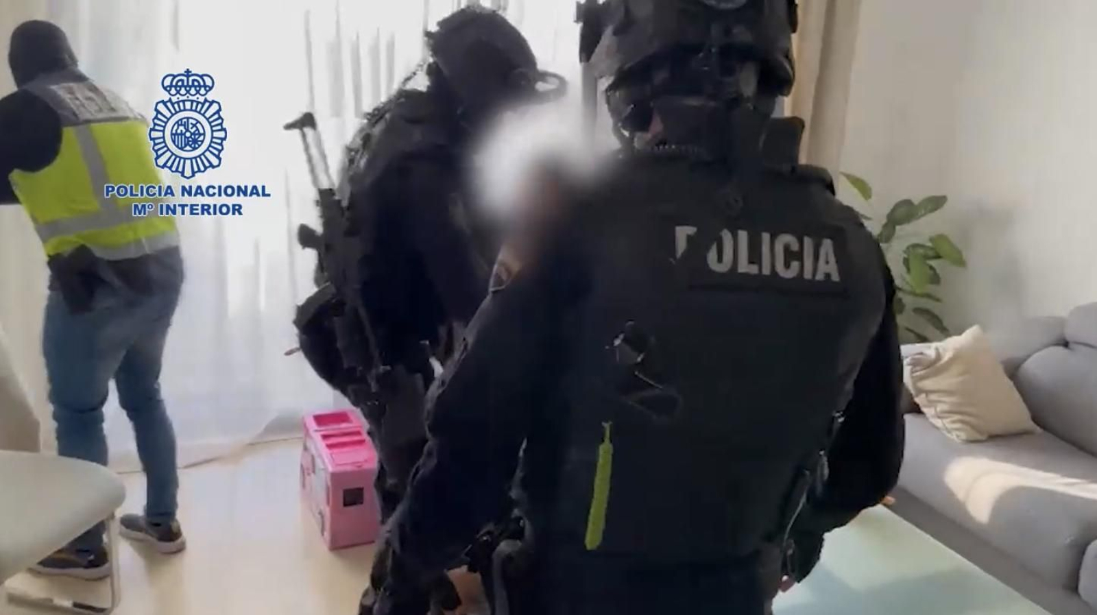 Policías en un momento de la operación Policías en un momento de la operación
