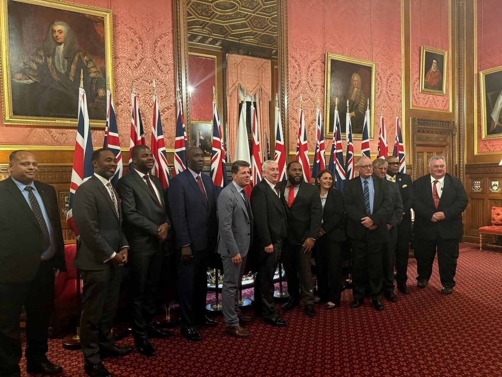 Picardo y Sir Lindsay Hoyle, con los líderes de otros Territorios de Ultramar. Picardo y Sir Lindsay Hoyle, con los líderes de otros Territorios de Ultramar.