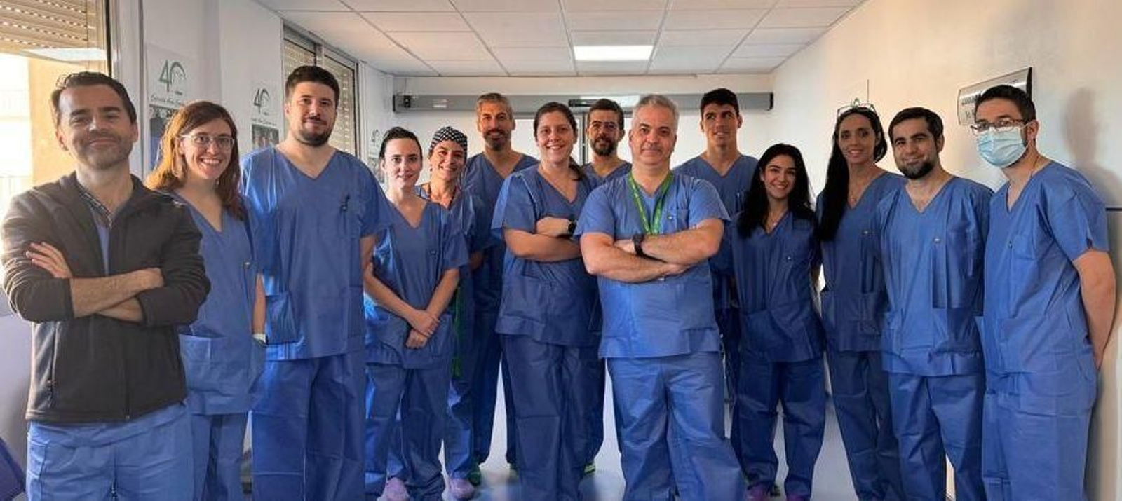 Grupo de cirujanos nacional que han acudido a formarse al Valme con los docentes