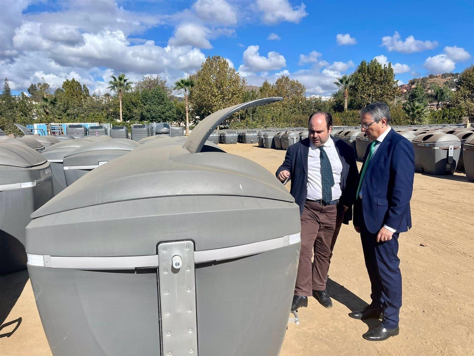 El alcalde, Francisco Salado, junto al concejal del área, Borja Ortiz.