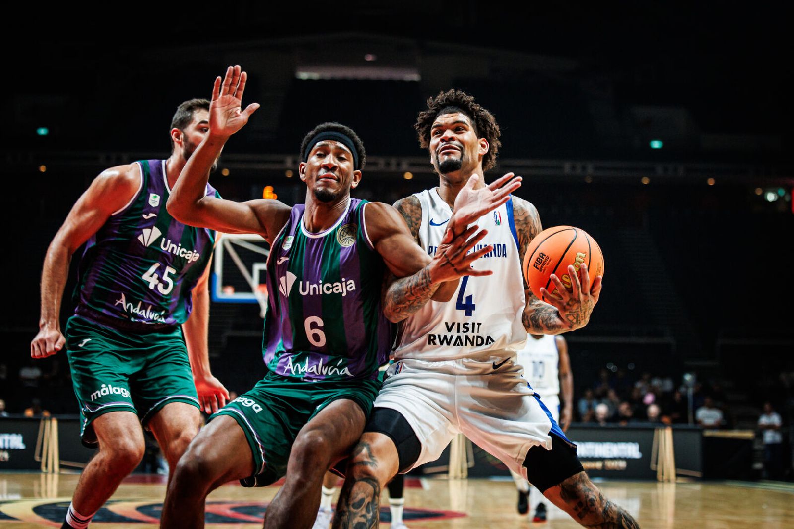 Las fotos del Preto Luanda - Unicaja de la Copa Intercontinental de baloncesto