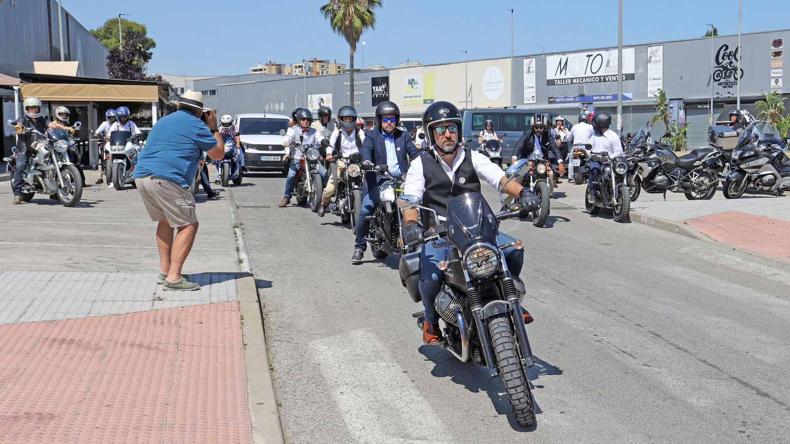 Búscate en el evento motero solidario "The Distinguished Gentleman´s Ride" en Jerez