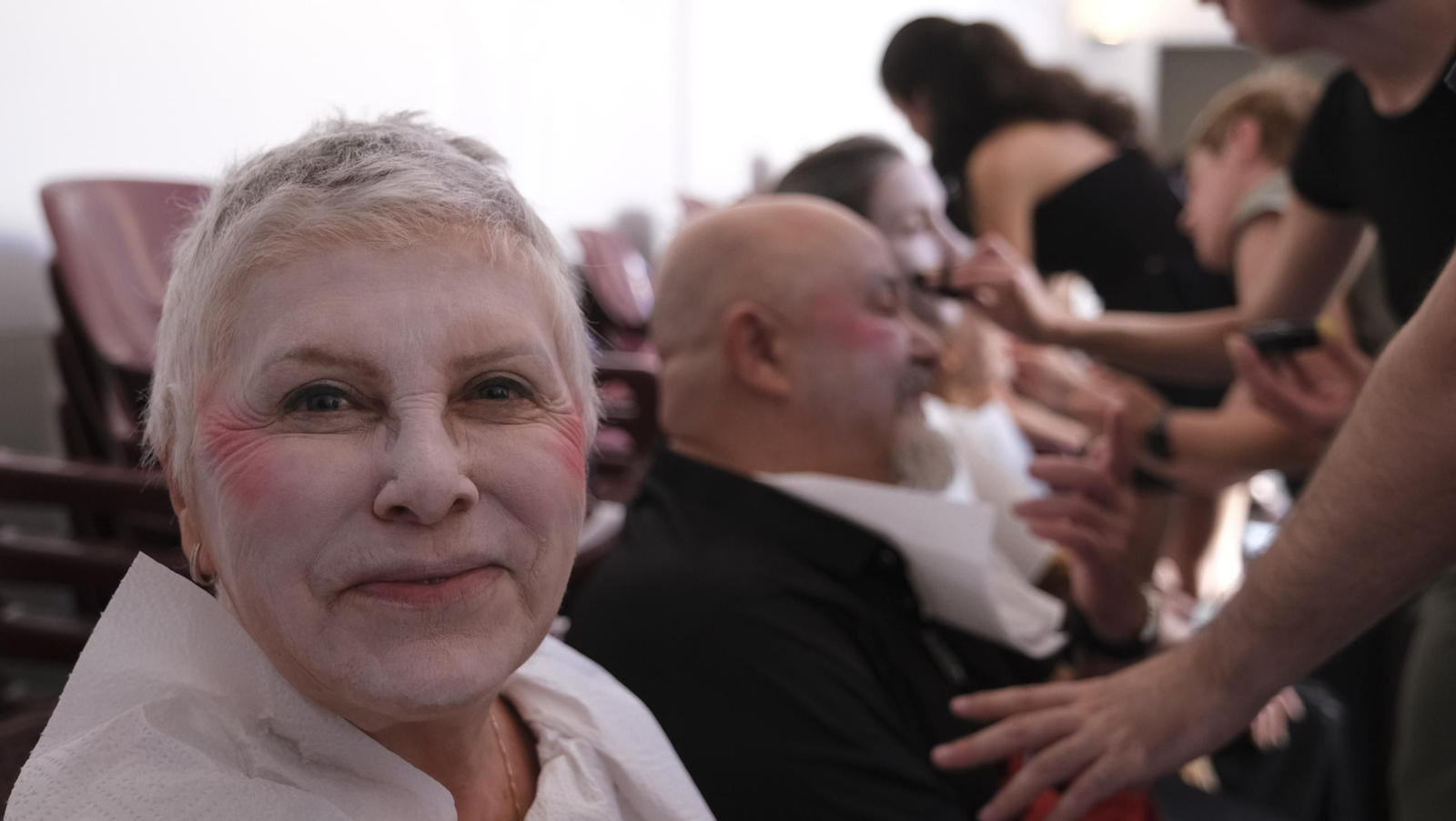 Maquillaje de los alumnos de la academia musical de Vélez Blanco para la ópera, en imágenes