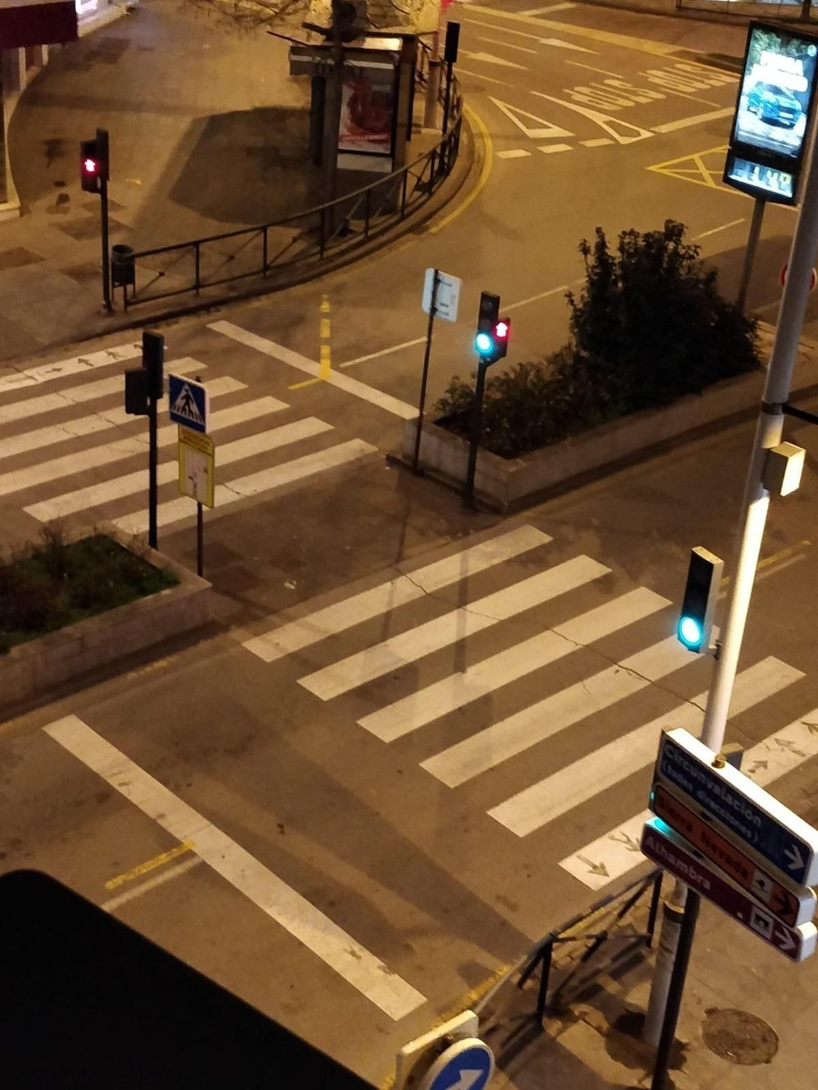 El terremoto no ha producido esta grieta en Camino de Ronda