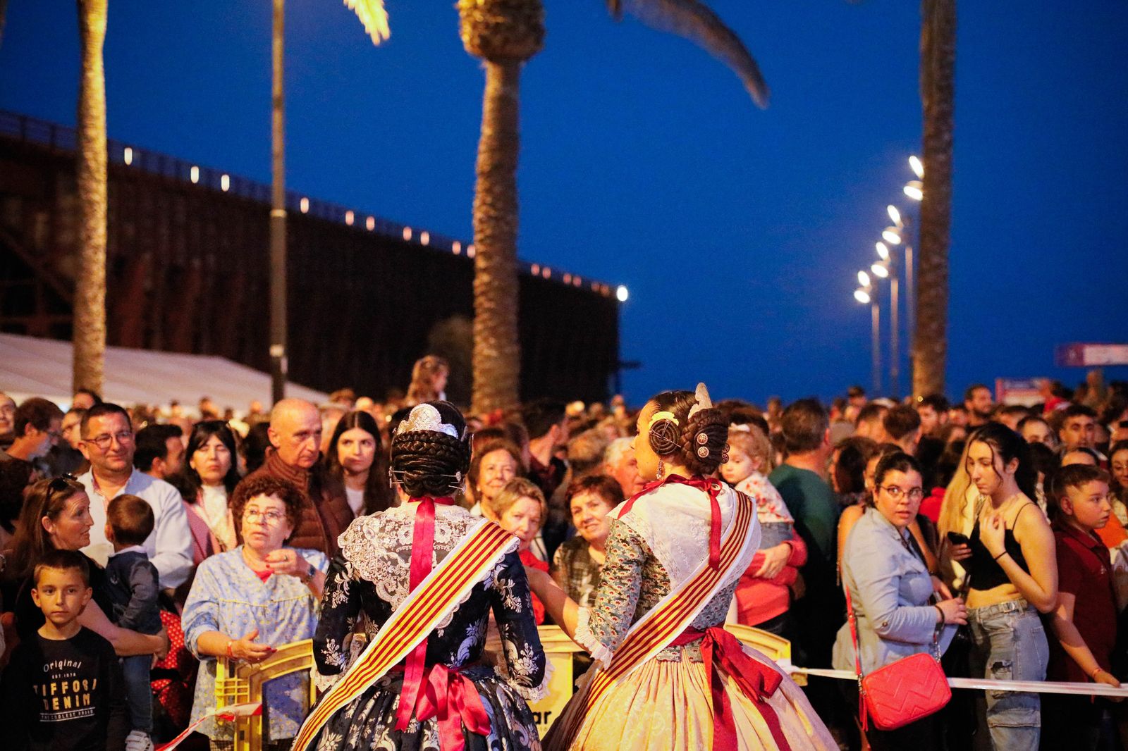 La cremá de las fallas cierra el ‘Fallers pel Món’ en imágenes