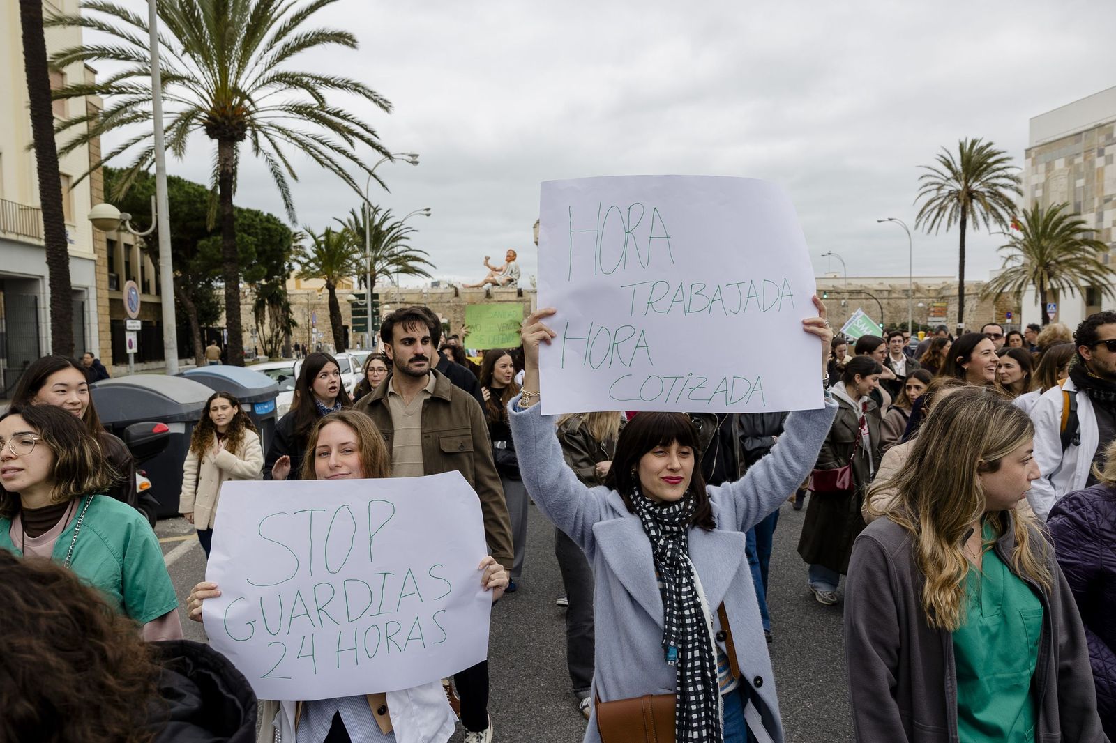 Las imágenes de la manifestación de médicos en Cádiz