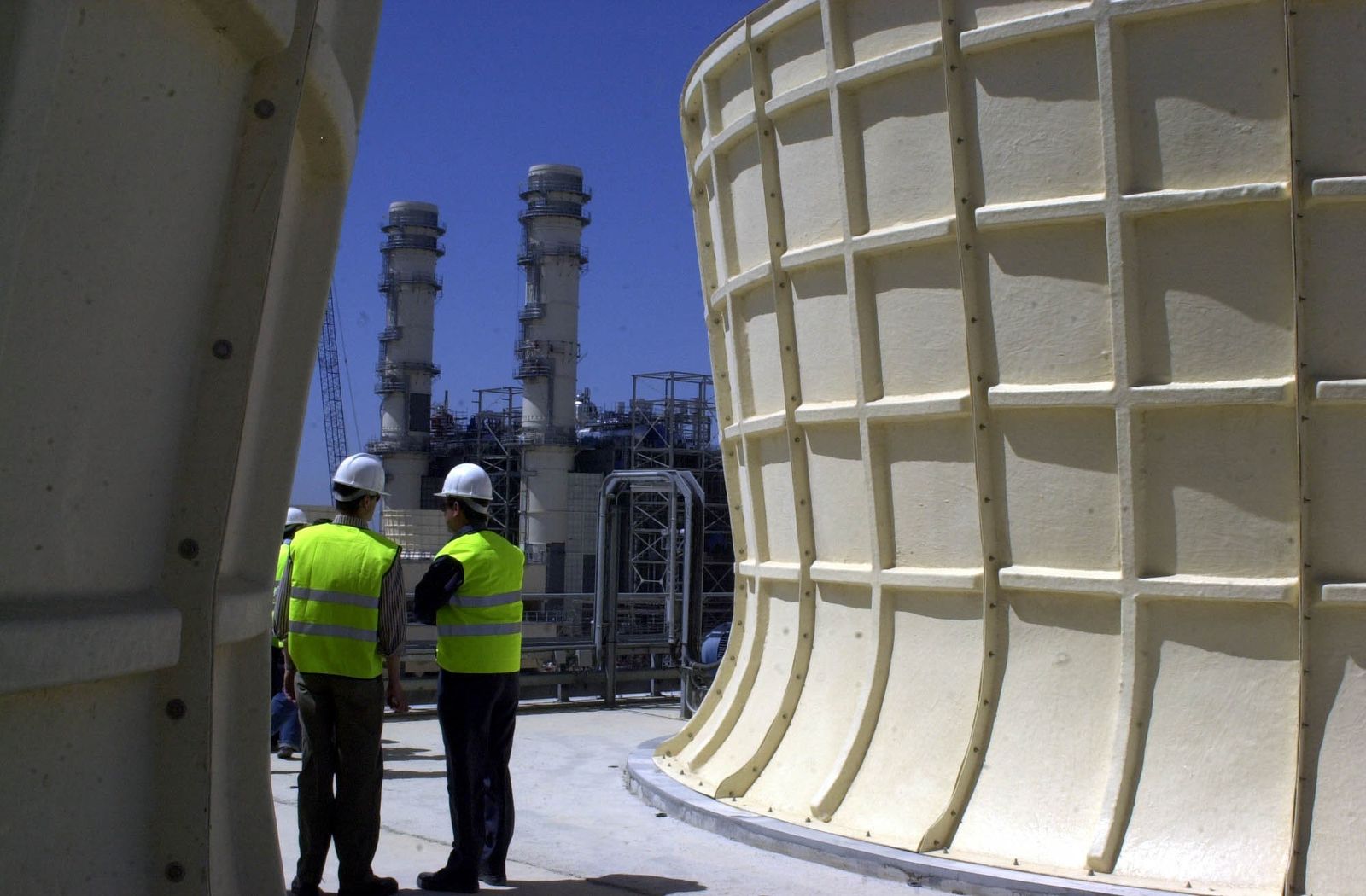 Parte de las instalaciones del ciclo combinado de Iberdrola en Arcos, junto al que se levantará la planta.