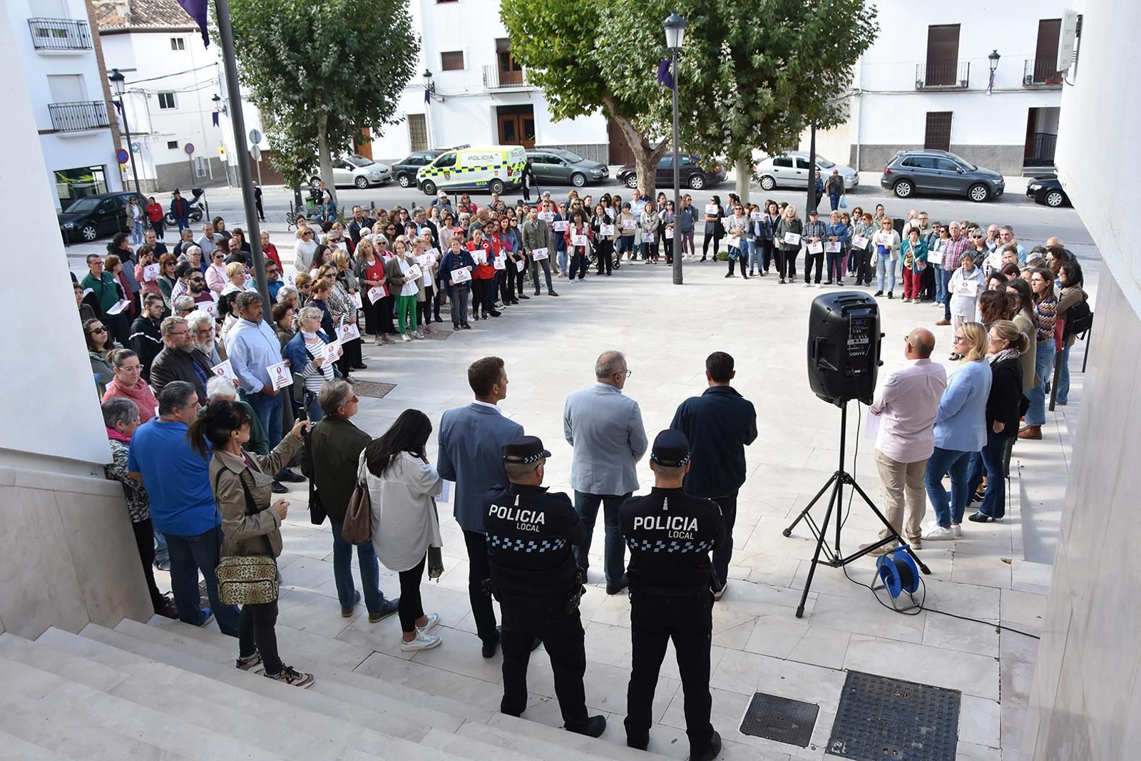 Concentración contra la agresión sufrida por la trabajadora social en Baza