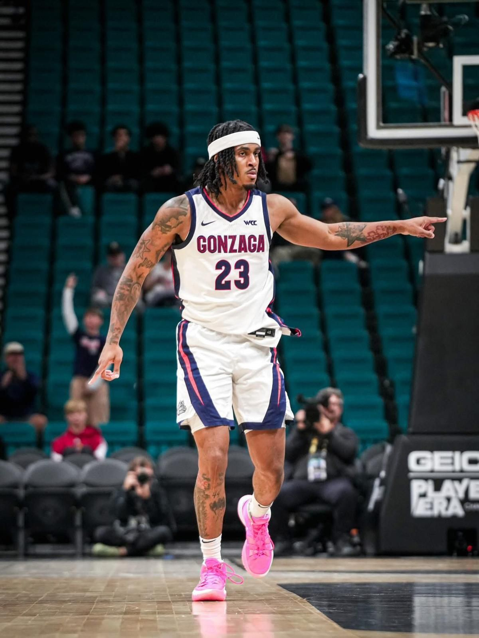 NCAA: Mario Saint-Supéry se impone a Guillermo del Pino