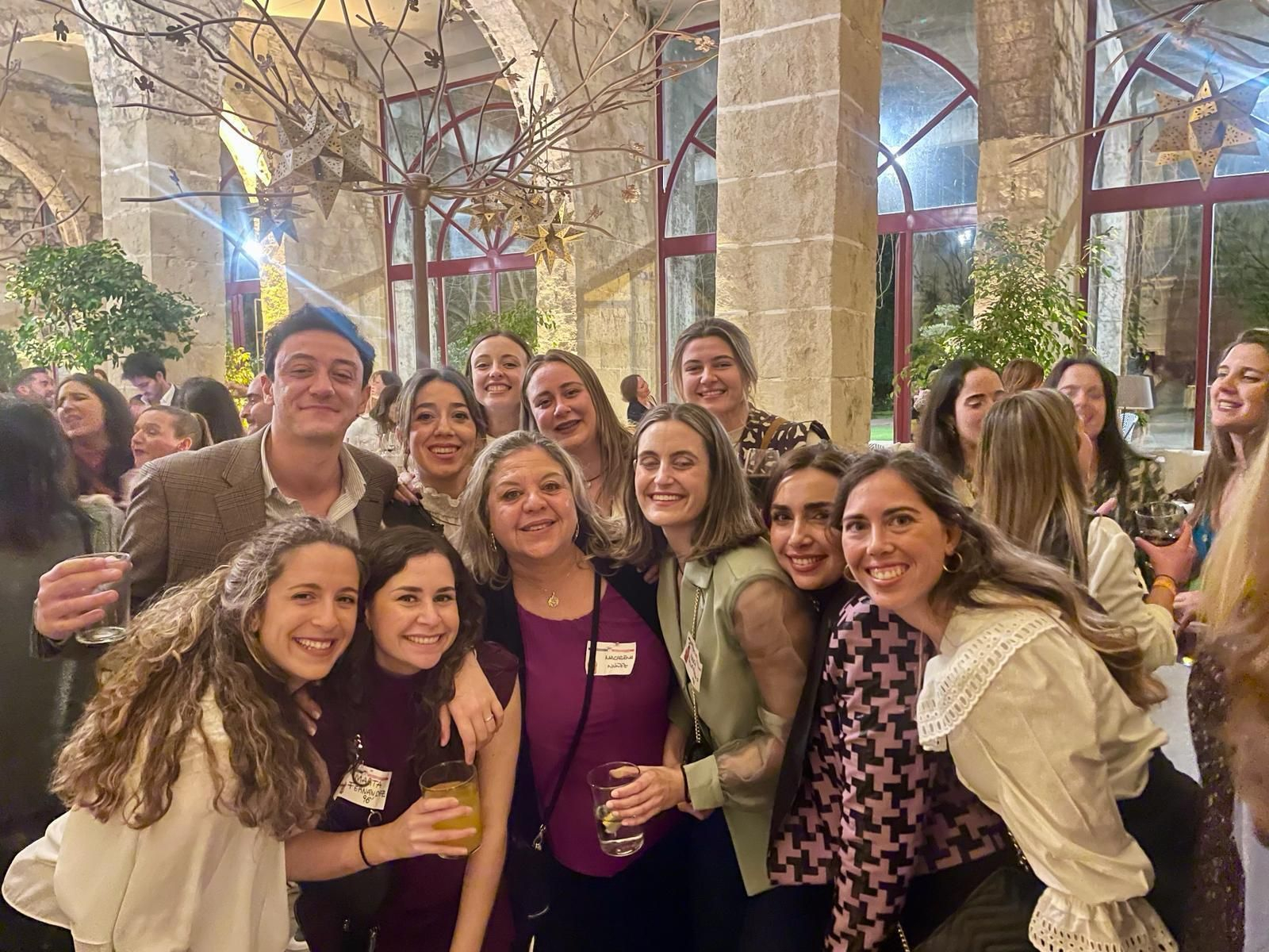 Así fue el gran encuentro por el 75 aniversario del colegio Jesús-María 'El Cuco' en Jerez Así fue el gran encuentro por el 75 aniversario del colegio Jesús-María 'El Cuco' en Jerez