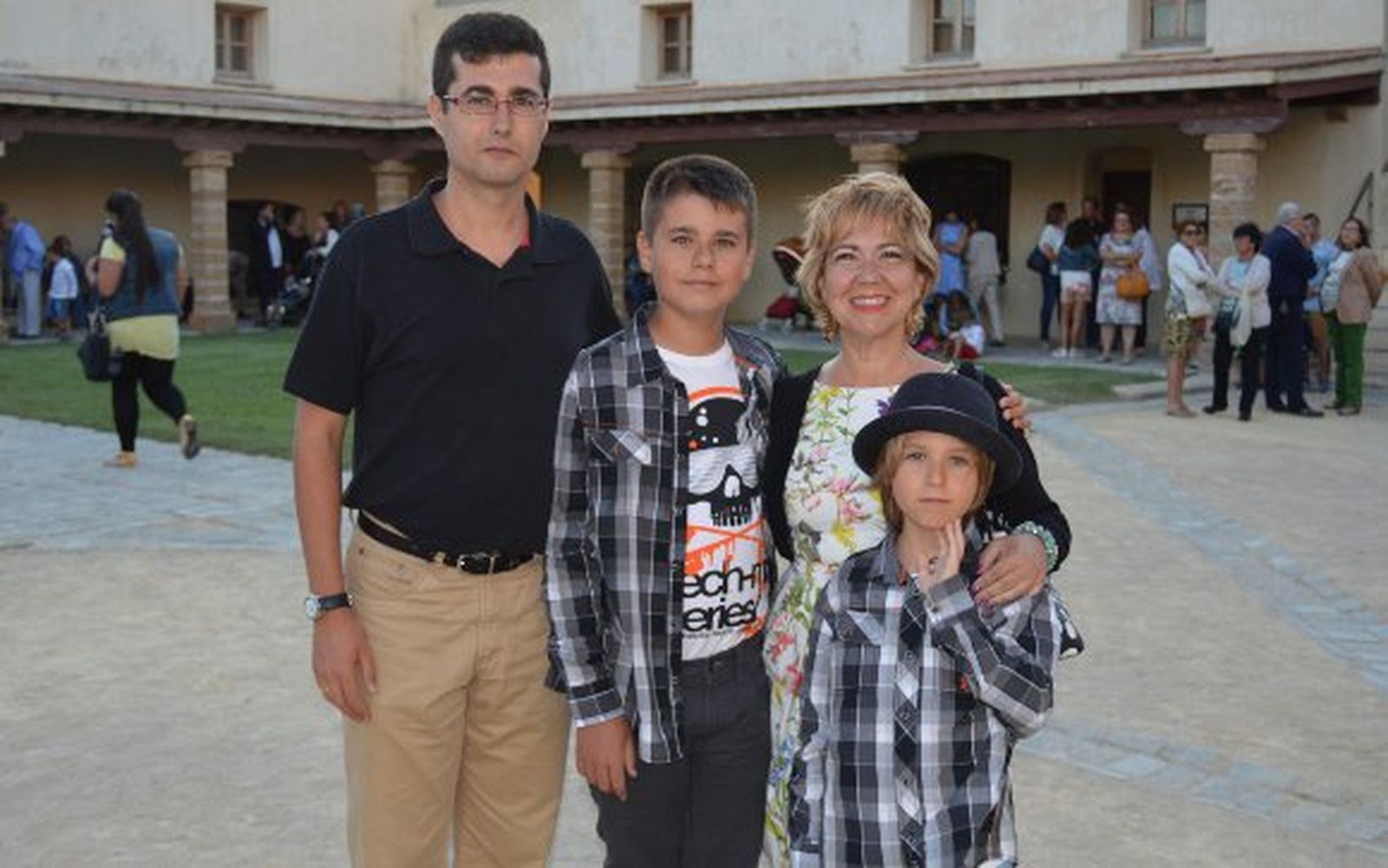 Juan José Pérez y Maly Agulló con sus hijos Juan y Diego.

Foto: Ignacio Casas de Ciria