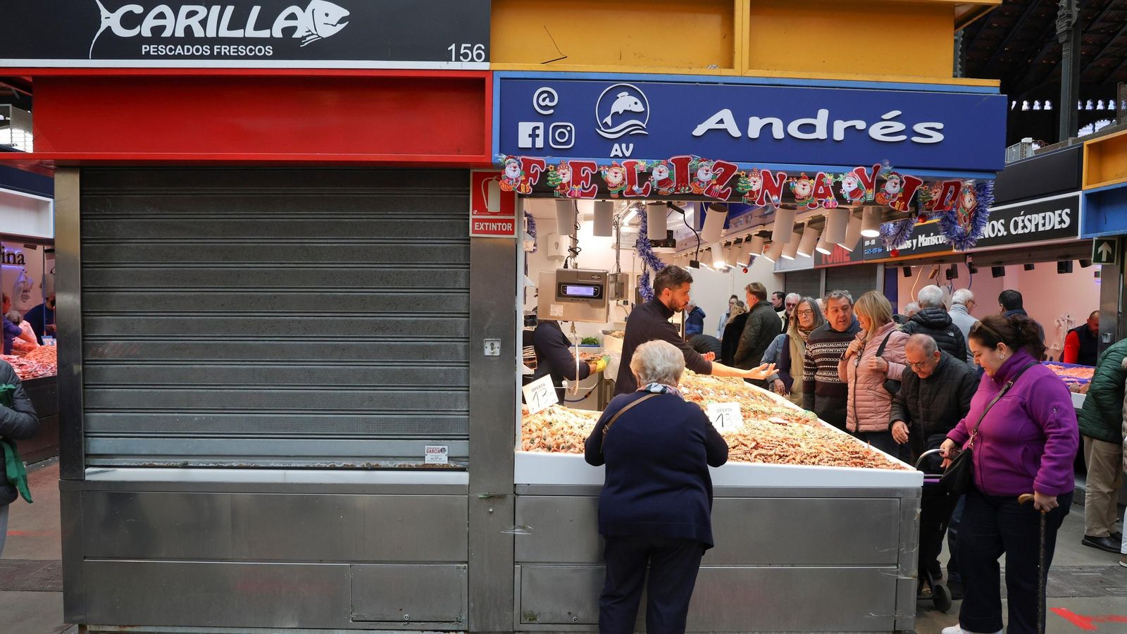 Algunos puestos se mantuvieron cerrados este martes en Atarazanas. Algunos puestos se mantuvieron cerrados este martes en Atarazanas.