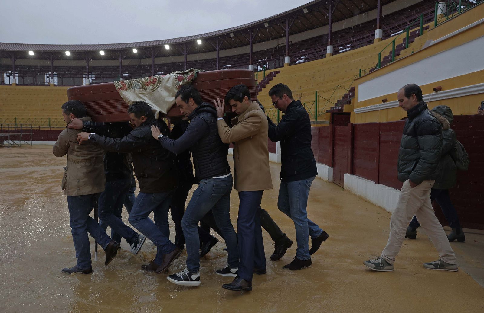 Imágenes del último adiós al diestro Carlos Corbacho en La Línea