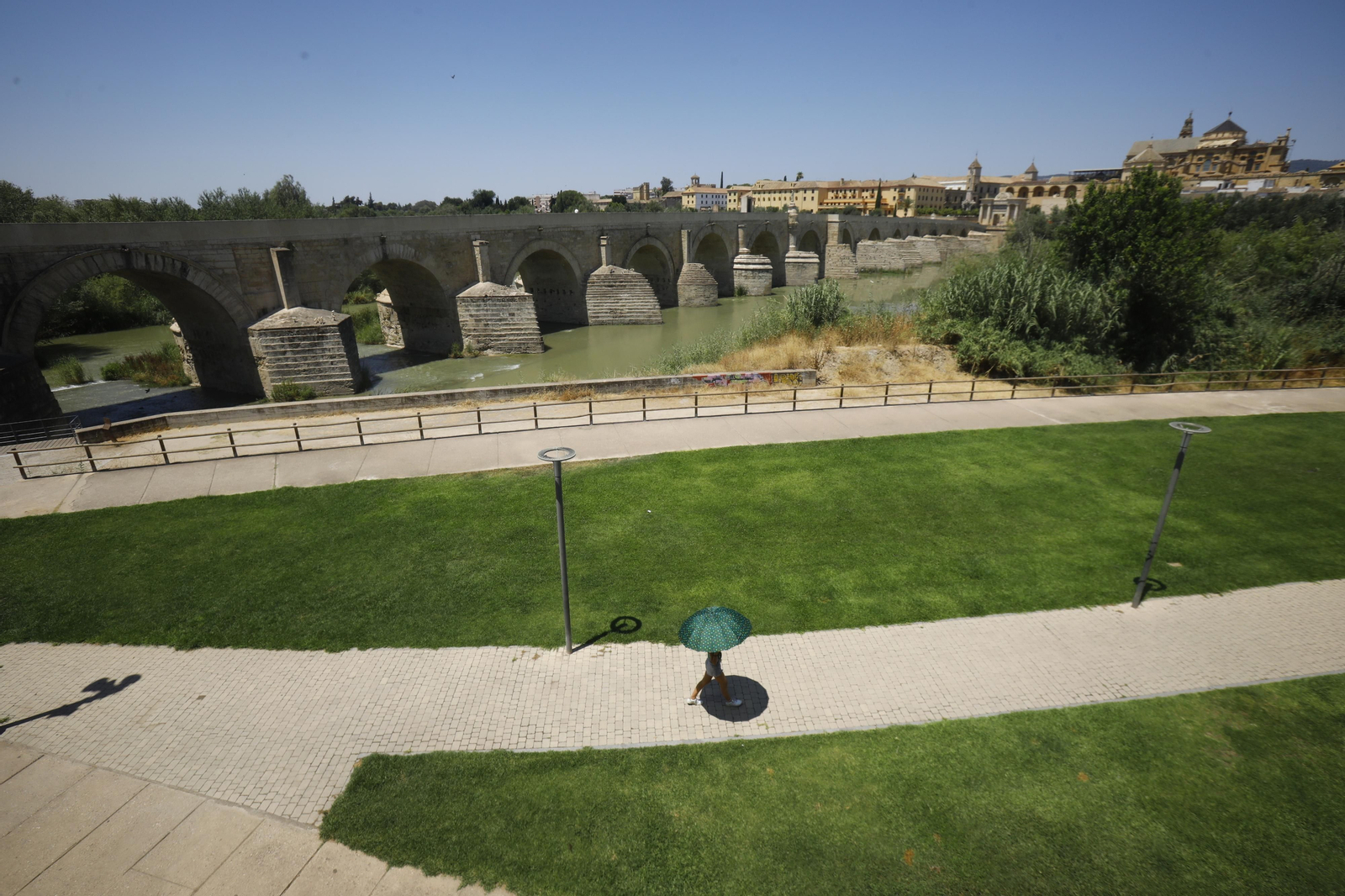 Córdoba bajo el aviso naranja en la segunda ola de calor del verano, en imágenes