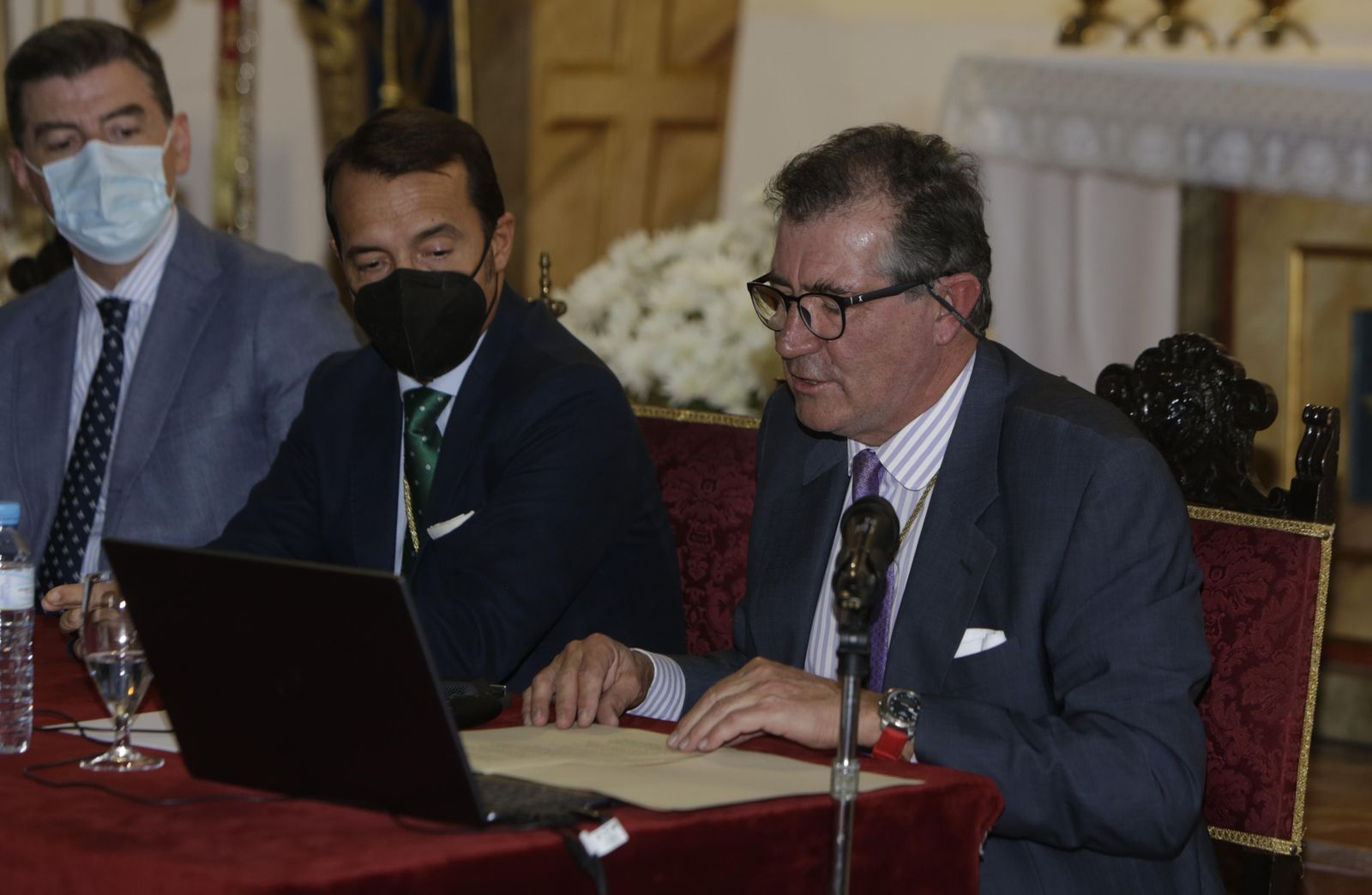 Uno de los momentos de la conferencia de Antonio de León Bohórquez, celebrada en la parroquia de Tablada.