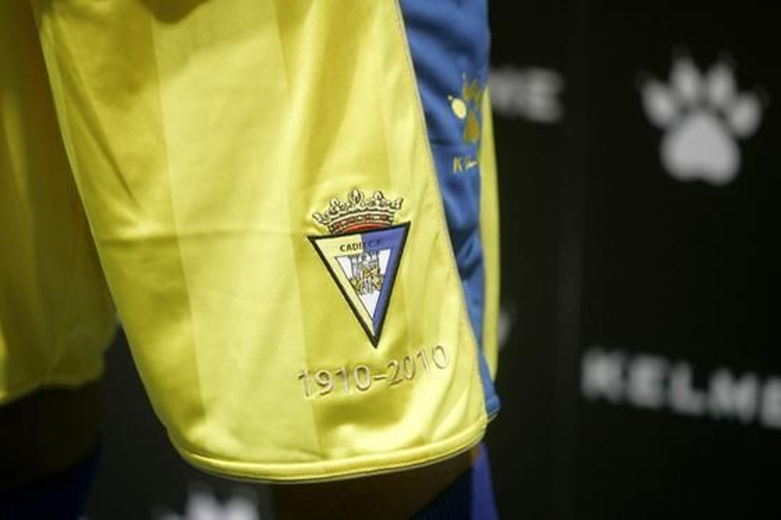 La principal novedad de la primera equipación es el color amarillo del pantalón, en lugar del tradicional azul. 

Foto: Jesus Marin