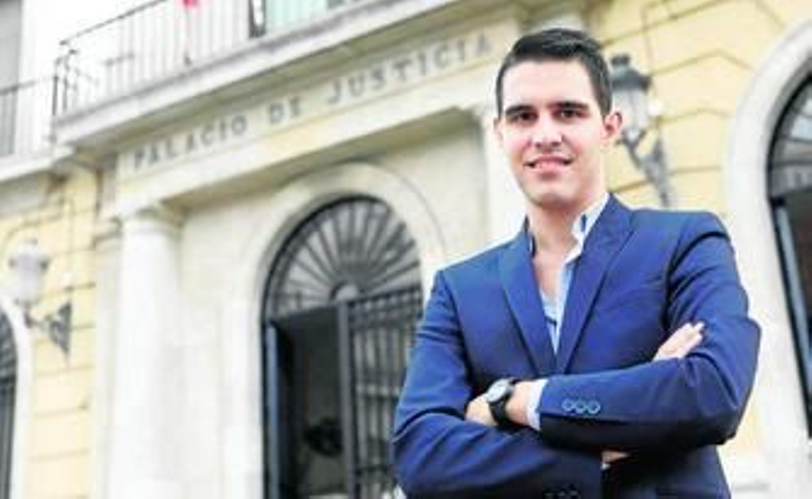 Manuel Ángel Gómez Valenzuela, ante la sede de la Audiencia Provincial.