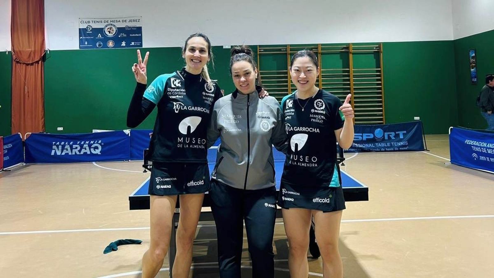 La tripleta prieguense celebra su triunfo ante el Jerez.