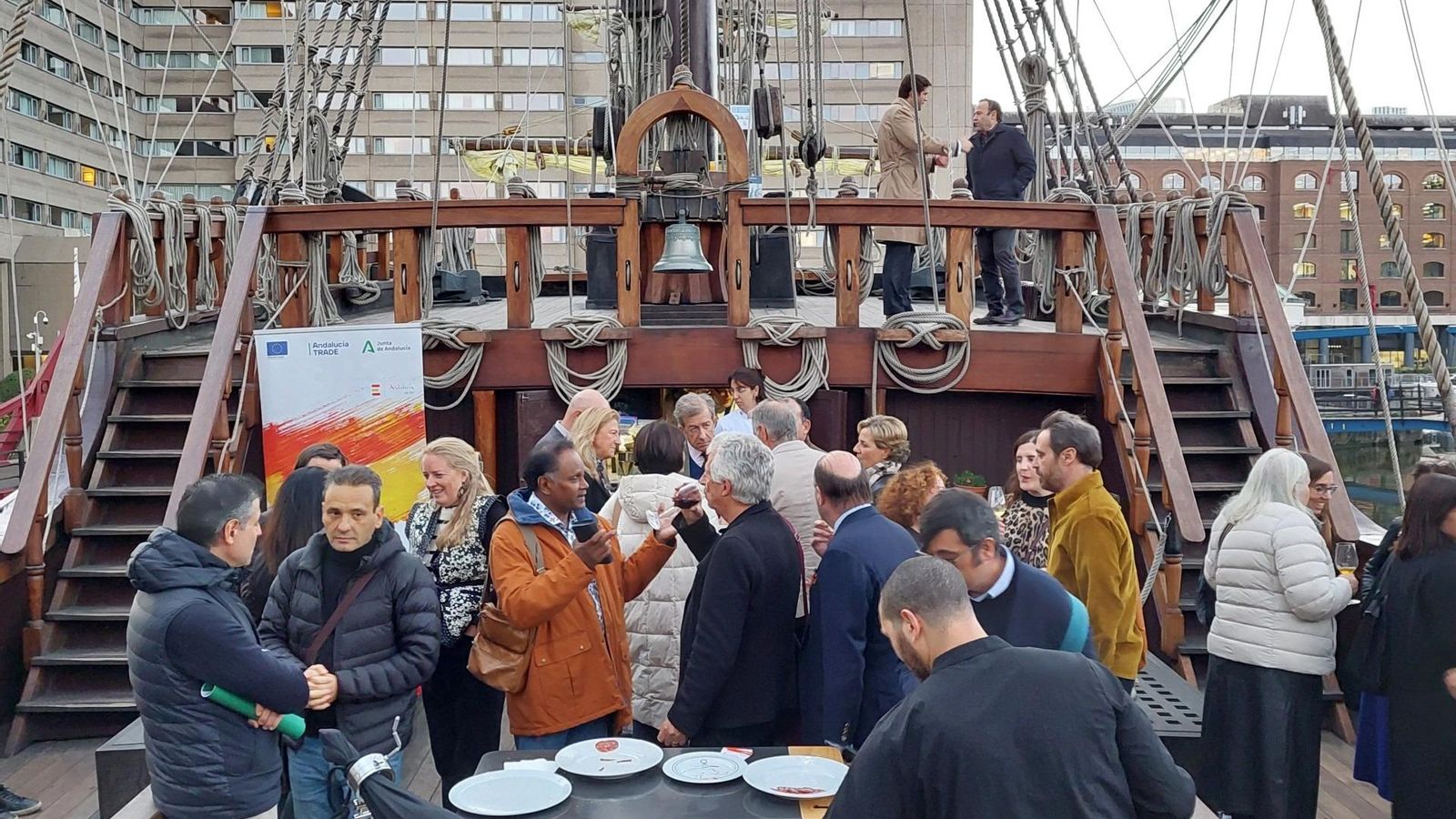Presentación gastronómica organizada en la cubierta del galeón por Andalucía Trade Presentación gastronómica organizada en la cubierta del galeón por Andalucía Trade