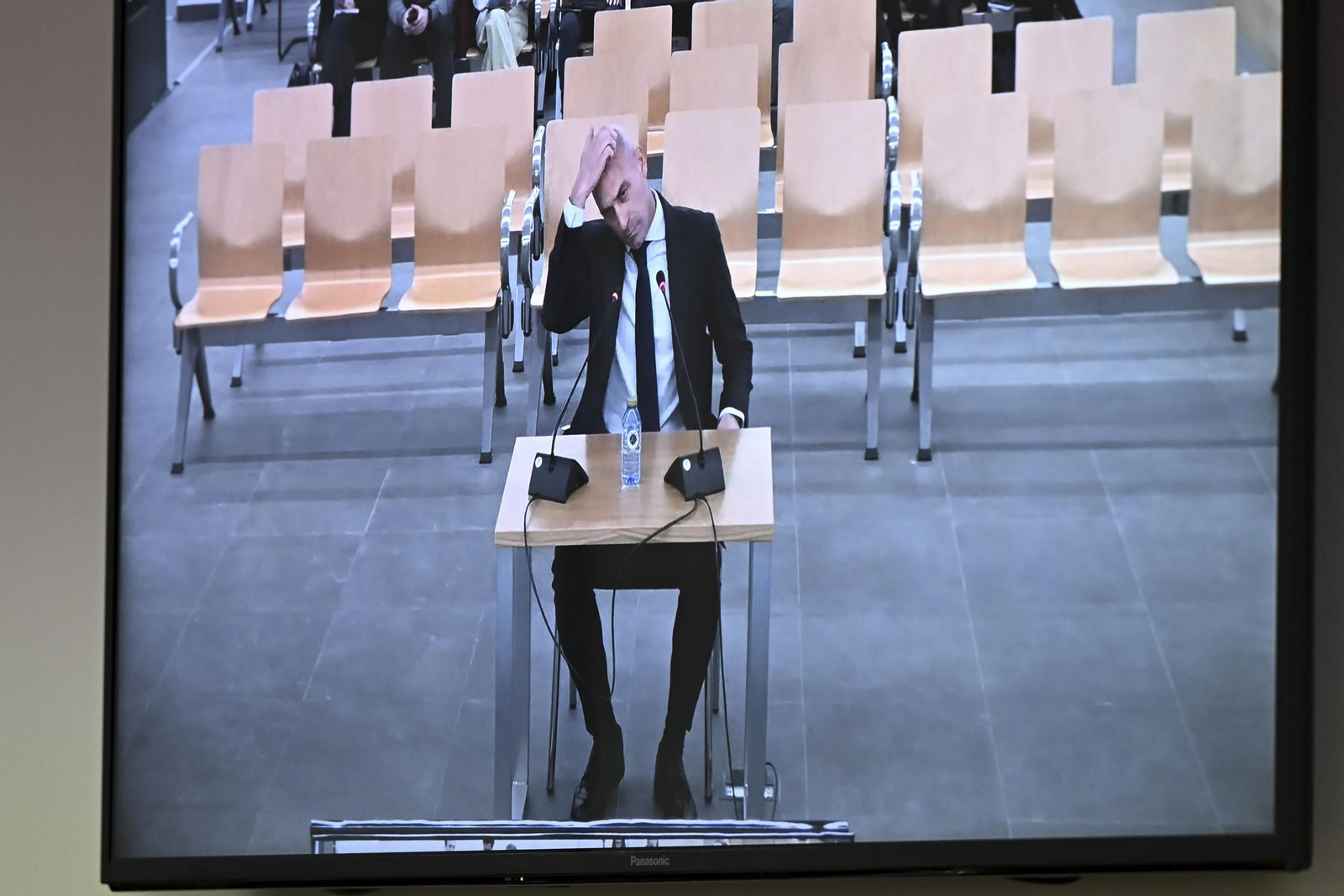 Las fotos del día de la declaración de Rubiales en el juicio
