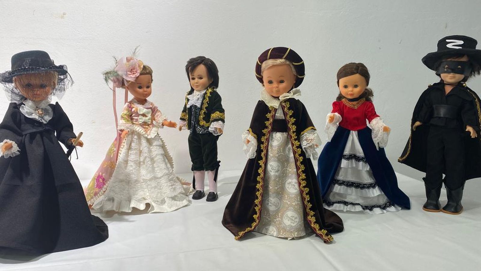 El mejor amigo de Nancy, Lucas, ataviado el mítico personaje, el Zorro