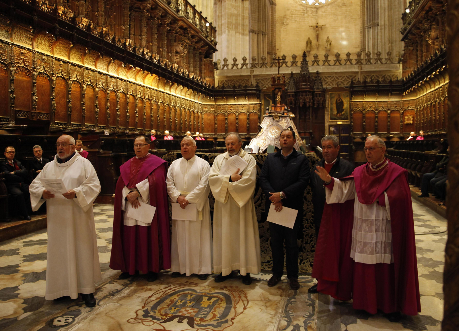 El coro de la Catedral, ayer durante el funeral por el eterno descanso de Ayarra.