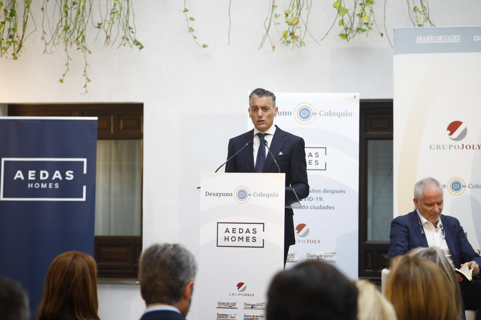 Fografías del desayuno coloquio de Grupo Joly: El urbanismo dos años después del covid