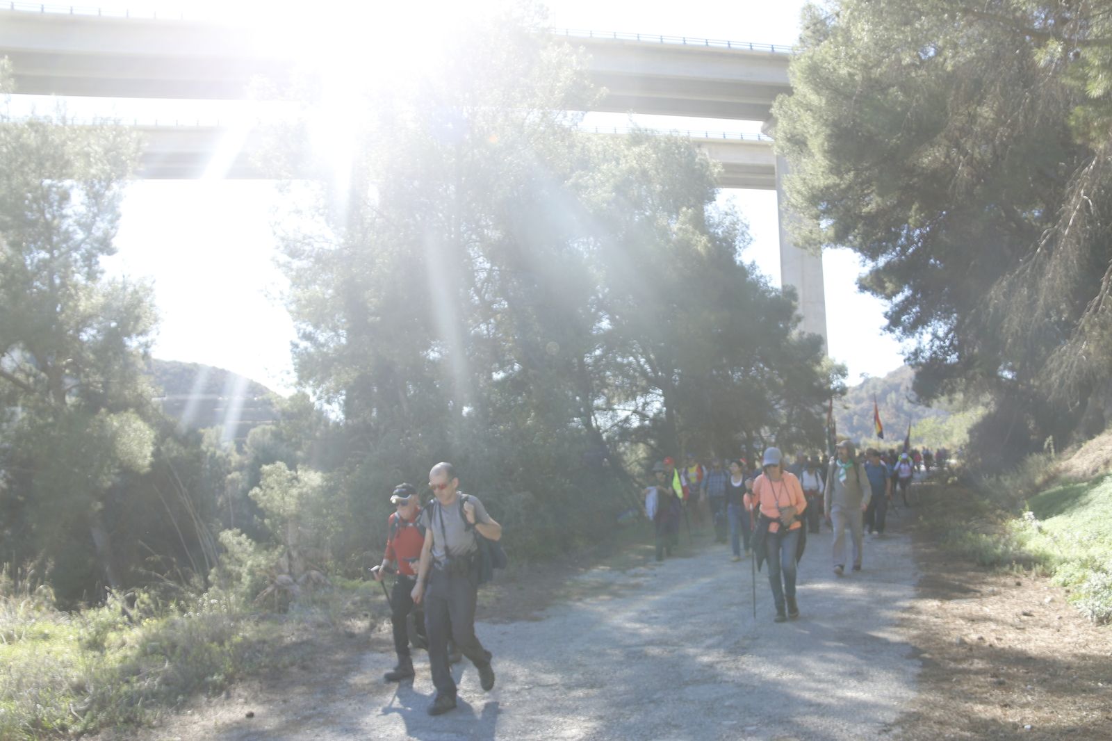Cientos de personas participan en la marcha de la Desbandá