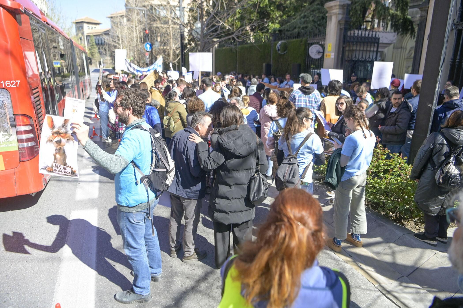 Las mejores imágenes de la manifestación de 300 veterinarios en Granada