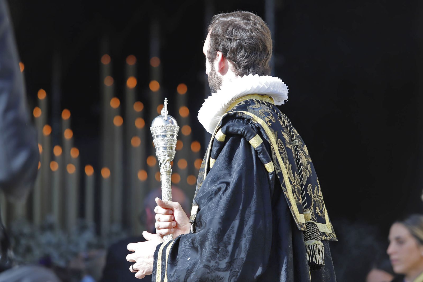La Hermandad del Descendimiento en su recorrido por las calles de Huelva el Viernes Santo