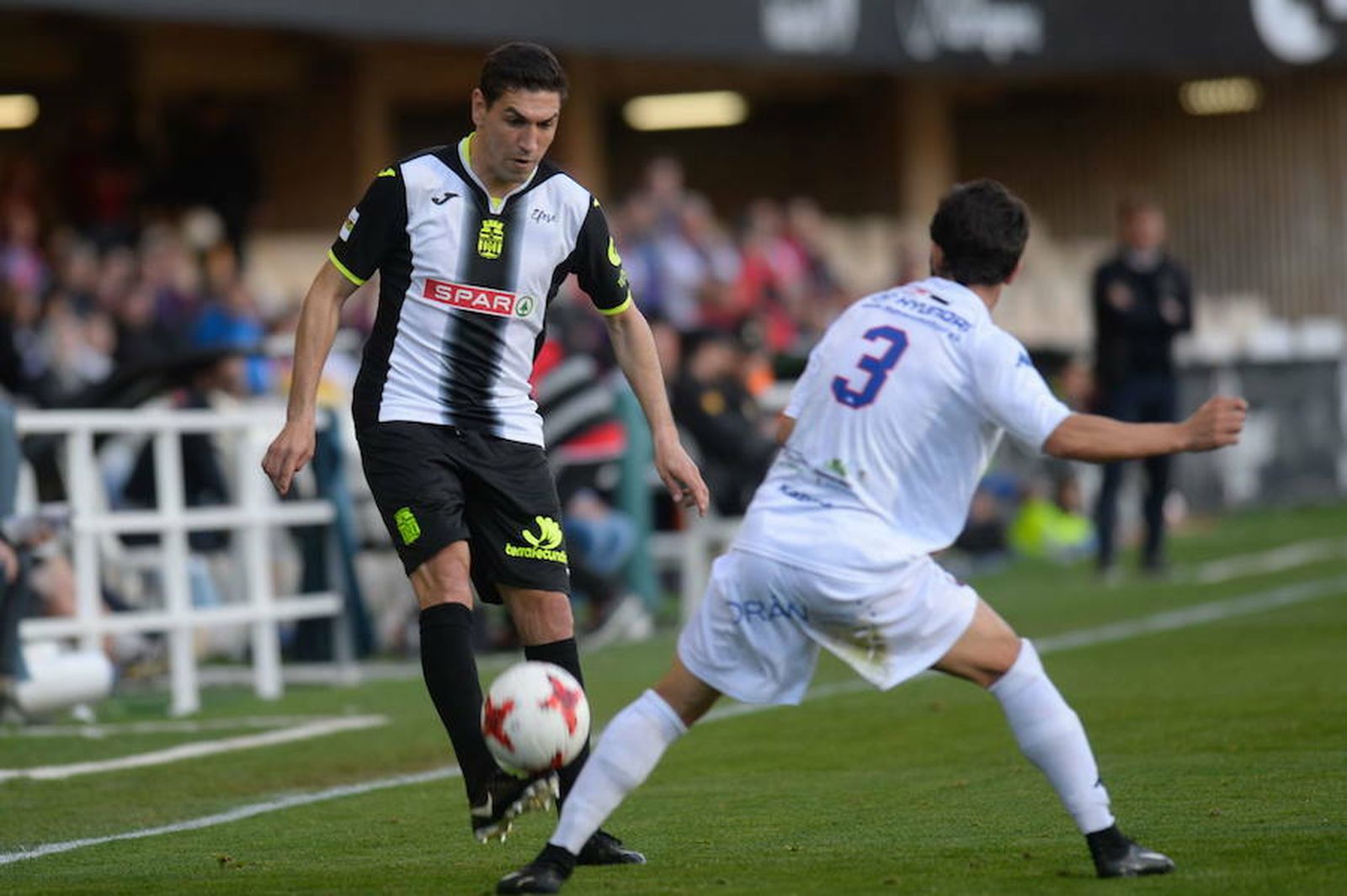 Óscar Ramírez, en un encuentro con el Cartagena.