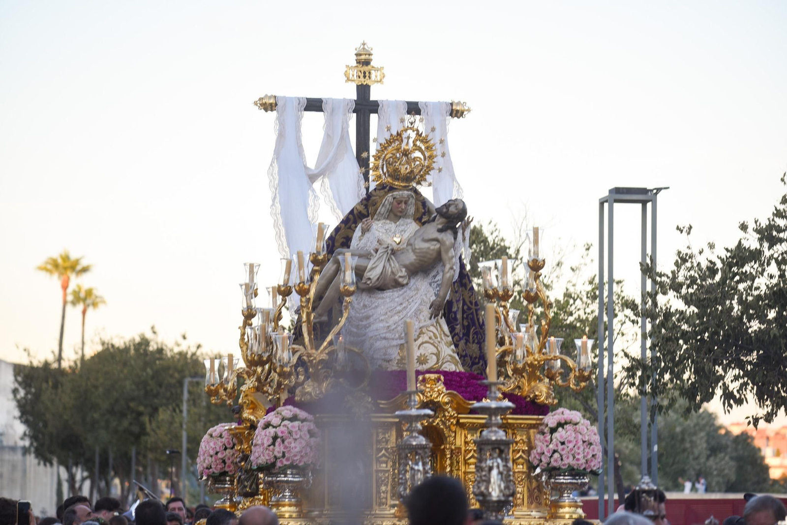 Las imágenes del Magno Vía Crucis desde la carrera oficial