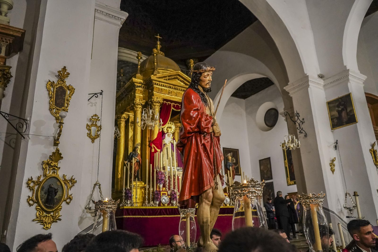 El Señor de la Sentencia, en vía crucis, a los pies de la Alhambra
