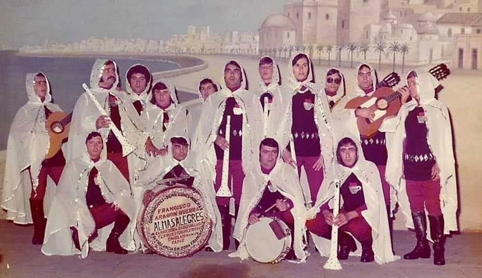 La comparsa 'Almas alegres', segundo premio provincial de 1977.